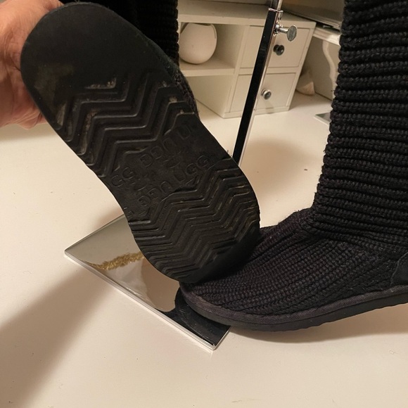 Uggs knitted boots soft and easy to put it on - Picture 9 of 15